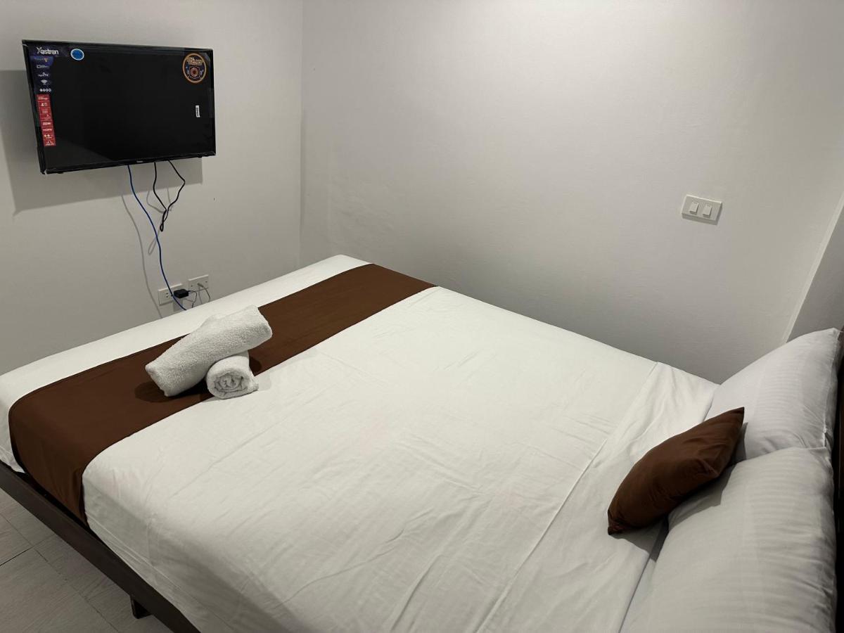Aden Hotel Makati City Kültér fotó